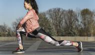 Full body mobility, salah satu kegiatan workout yang bertujuan untuk melatih fleksibilitas otot. (Foto/dok: freepik)