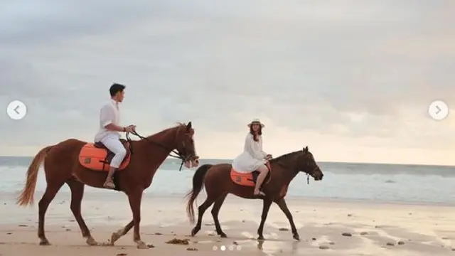 Chelsea Islan dilamar kekasihnya, Rob Clinton Kardinal di tepi pantai
