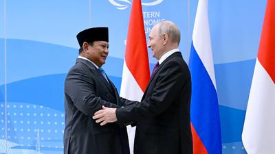 Bertemu Prabowo, Putin Tegaskan Indonesia Mitra Kunci Rusia