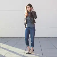 Tren-tren 'jeans fashion' berikut ini yang bisa melengkapi 'outfit of the day' kamu.