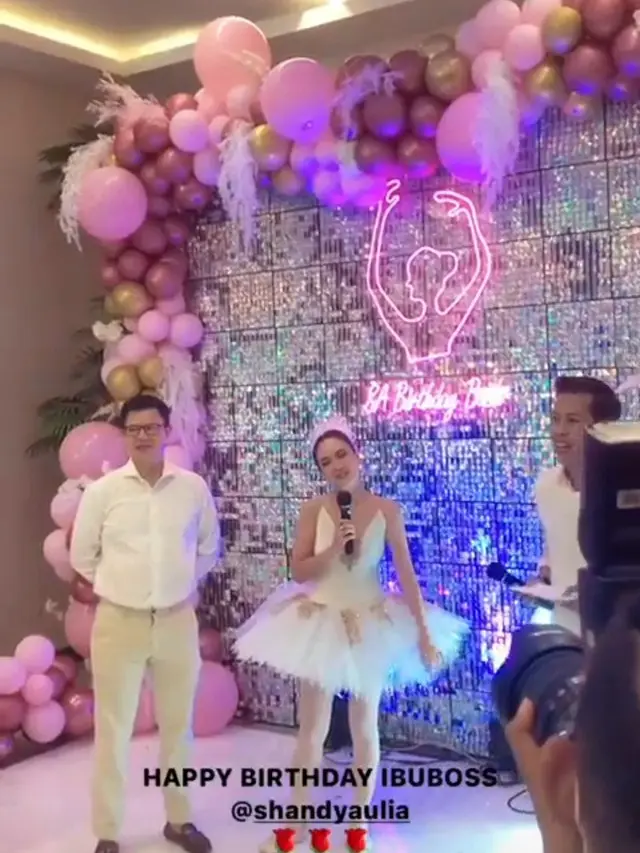 Ultah Shandy Aulia Bertema Ballerina