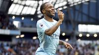 4. Raheem Sterling - Pemain timnas Inggris ini sangat berperan dalam mengantarkan Manchester City meraih gelar juara. Tidak mengherankan jika sang pemain dinobatkan sebagai pemain muda terbaik Premier League musim ini. (AP/Nick Potts)