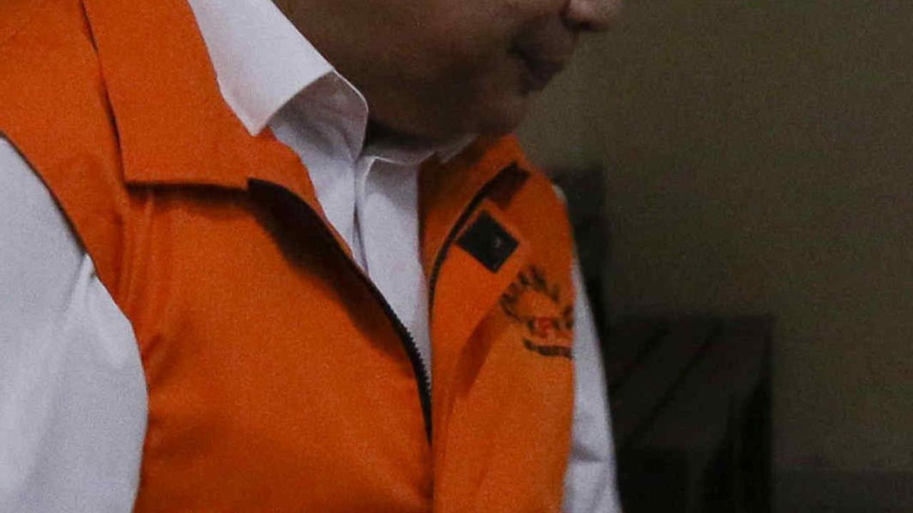 Bambang Kayun Panji Sugiharto merupakan terdakwa kasus suap untuk pengurusan perkara pemalsuan surat dalam perebutan hak waris perusahaan kapal, PT Aria Citra Mulia.<br>