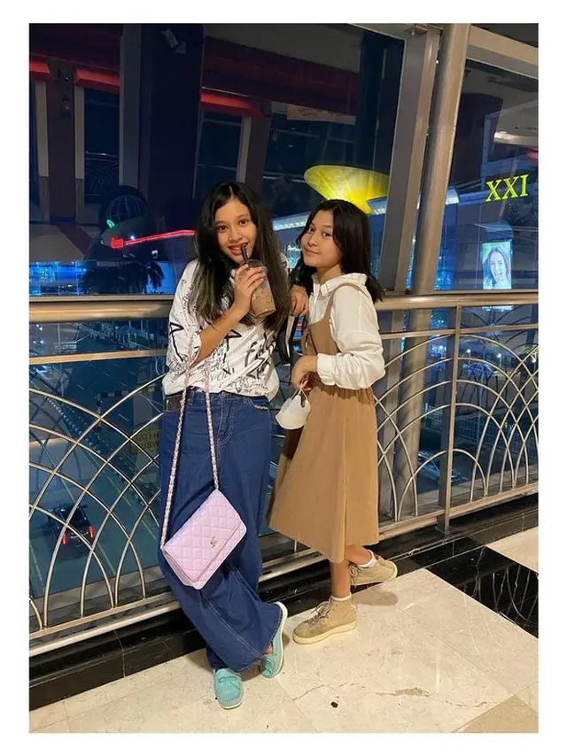 Kedua anak Pasha Ungu yang cantik dari pernikahannya dengan Okie Agustina