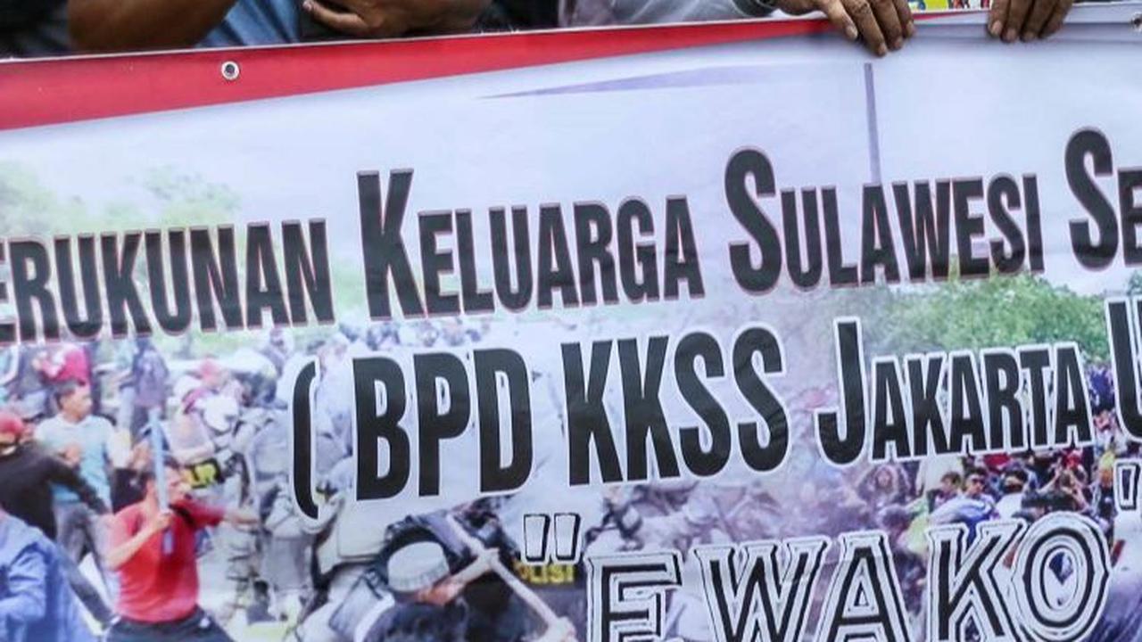 Mereka juga mendesak agar rakyat diperlakukan dengan manusiawi.