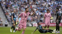 Penyerang Inter Miami, Lionel Messi, merayakan gol yang dicetaknya ke gawag Minnesota United dlam laga Major League Soccer (MLS) di St. Paul, Minggu (11/5/2025) dini hari WIB. Sayangnya, Inter Miami kalah telak 1-4 dalam laga ini. (AP Photo/Abbie Parr)