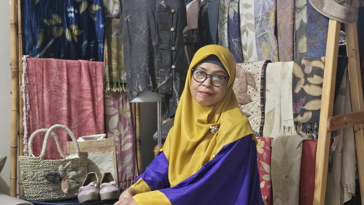 Qaniacraft Ecoprint, usaha milik Aminah Tri Astuti  yang mengusung konsep sustainable fashion semakin sukses berkat binaan BRI