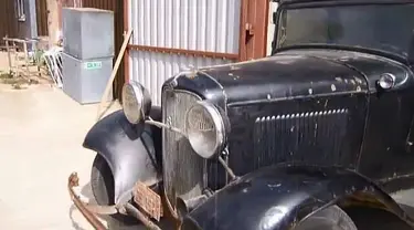 Hebat, mobil kuno tahun 1932 ini bisa menyala lagi setelah 50 tahun didiamkan.