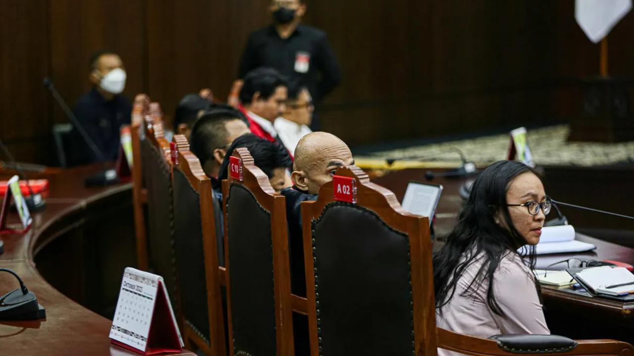 Komisi III bakal memikirkan bagaimana memperbaiki kinerja MK ke depan.