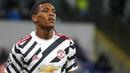 Penyerang Manchester United, Anthony Martial, tampak kecewa usai ditaklukkan Istanbul Basaksehir pada laga Liga Champions di Stadion Fatih Terim, Kamis (5/11/2021). MU kalah dengan skor 2-1. (AP Photo)