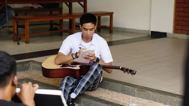 Intip Foto Behind The Scene Devano Danendra di Lokasi Shooting My Nerd Girl Season 2