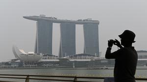 Koordinasi dengan Negara Tetangga soal Asap Karhutla, Istana Jelaskan Langkah Penanganan