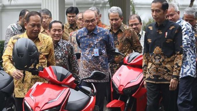 Pemenang lelang motor listrik Jokowi ramai diperbincangkan. (Sumber: Merdeka)