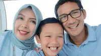 Sandiaga Uno mengajak istri dan putra bungsunya ke Singapore Flyer. (dok. Instagram @sandiuno/https://www.instagram.com/p/B0dD5Yih44S/Putu Elmira)