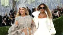 Beyonce dan Blue Ivy di Met Gala 2026. (dok. Jamie McCarthy / GETTY IMAGES NORTH AMERICA / Getty Images via AFP)
