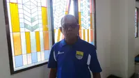 Pelatih kepala Persib Bandung Emral Abus