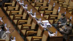 Suasana Rapat Paripurna di Kompleks Parlemen, Jakarta, Senin (25/7). Rapat Paripurna juga membahas tanggapan pemerintah atas pandangan fraksi atas APBN 2015. (Liputan6.com/Johan Tallo)