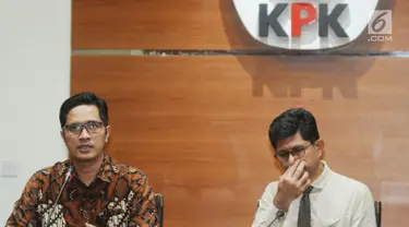 Wakil Ketua KPK Laode Muhammad Syarif bersama Juru Bicara KPK Febri Diansyah memberi keterangan terkait dugaan gratifikasi proyek pemasangan tower BTS telekomunikasi Bupati Mojokerto, Mustofa Kamal Pasa, Jakarta, Senin (30/4/). (Merdeka.com/Dwi Narwoko)