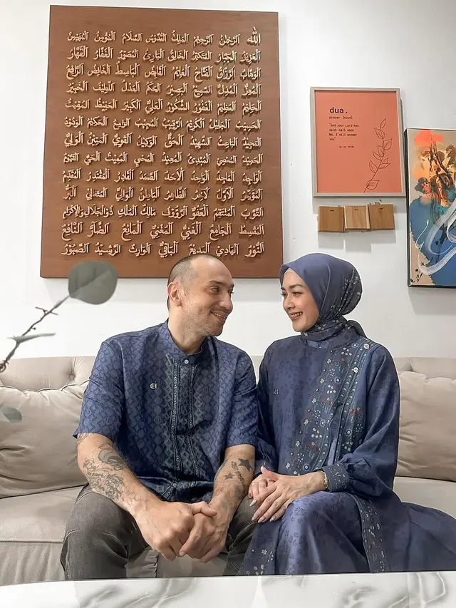 Potret Richa Iskak Kenakan Baju Couple dengan Suami (instagram/richaiskak/chanteofficial.id)