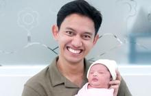 Kini jadi Ayah, ini Potret Bahagia Belva Devara CEO Ruangguru Gendong Anak Pertama