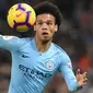 6. Leroy Sane (Manchester City) – Pemain muda Manchester City, Leroy Sane, juga tercatat memiliki kecepatan di atas rata-rata. Sane mampu melesat dengan kecepatan 35.04km/jam. (AFP/Paul Ellis)