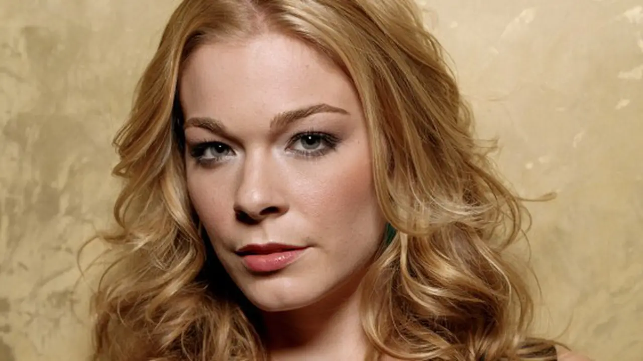 Rahang Lepas, LeAnn Rimes Batalkan Encore di Konser Oklahoma