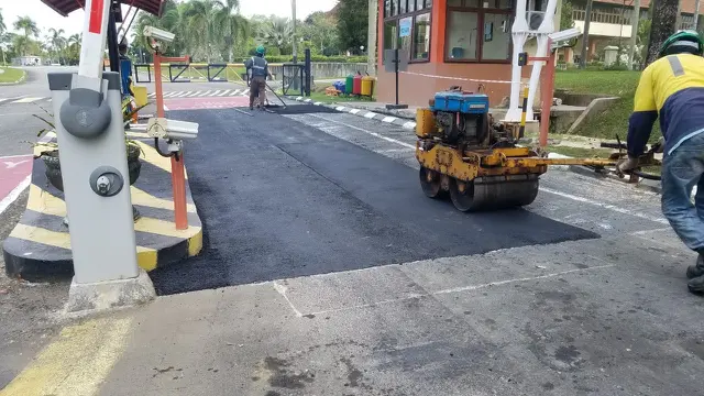 Inovasi Green Asphalt PT Pupuk Kalimantan Timur (PKT) guna jawab tantangan pengolahan limbah plastik PET.