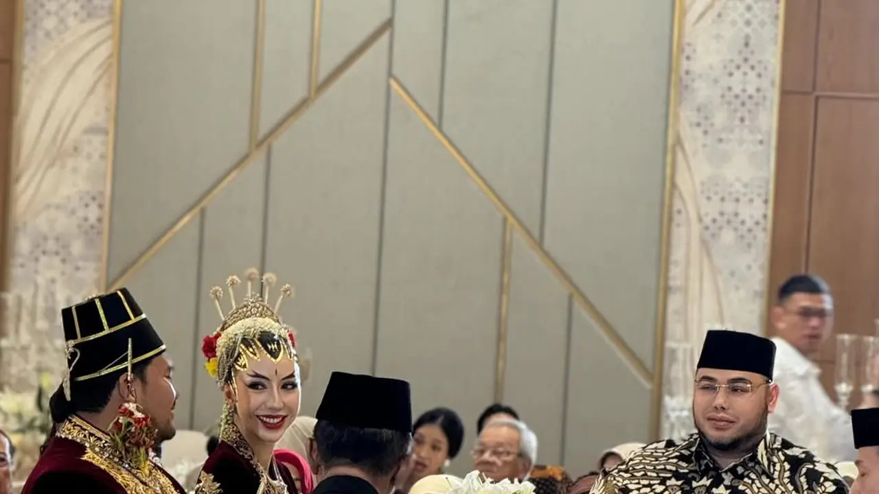 Potret Ivan Gunawan Jadi Saksi Nikah