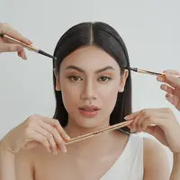 Menata alis mata bisa dilakukan dengan mudah menggunakan produk 3in1 dari Browlogy (Browlogy)