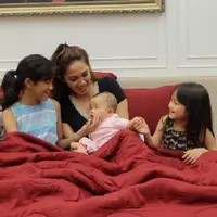 Potret Kebahagiaan Ussy Sulistiawaty bersama anak-anaknya | foto: instagram Ussy Sulistiawaty 