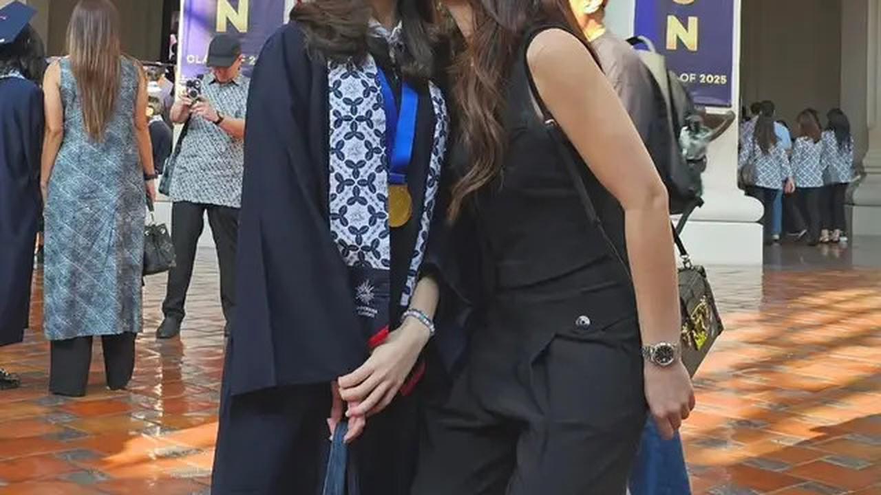 Tampilan Semi Formal Serba Hitam Wulan Guritno Hadir di Wisuda Putrinya yang Lulus SMP