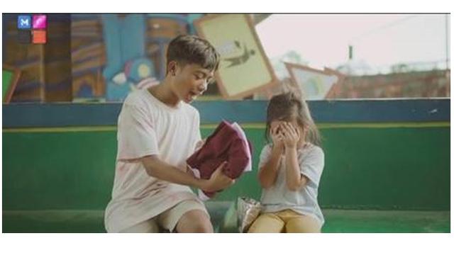 6 Momen Betrand Peto dan Thalia di Klip 'Deritaku', Penuh Haru