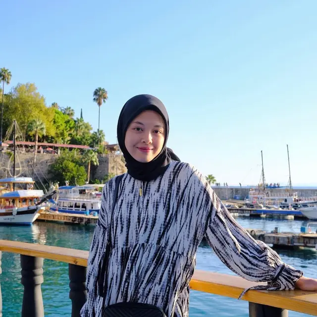 Buka Suara Bela Sang Kakak, Ini 6 Potret Anastasia Jingga Adik Gita Savitri