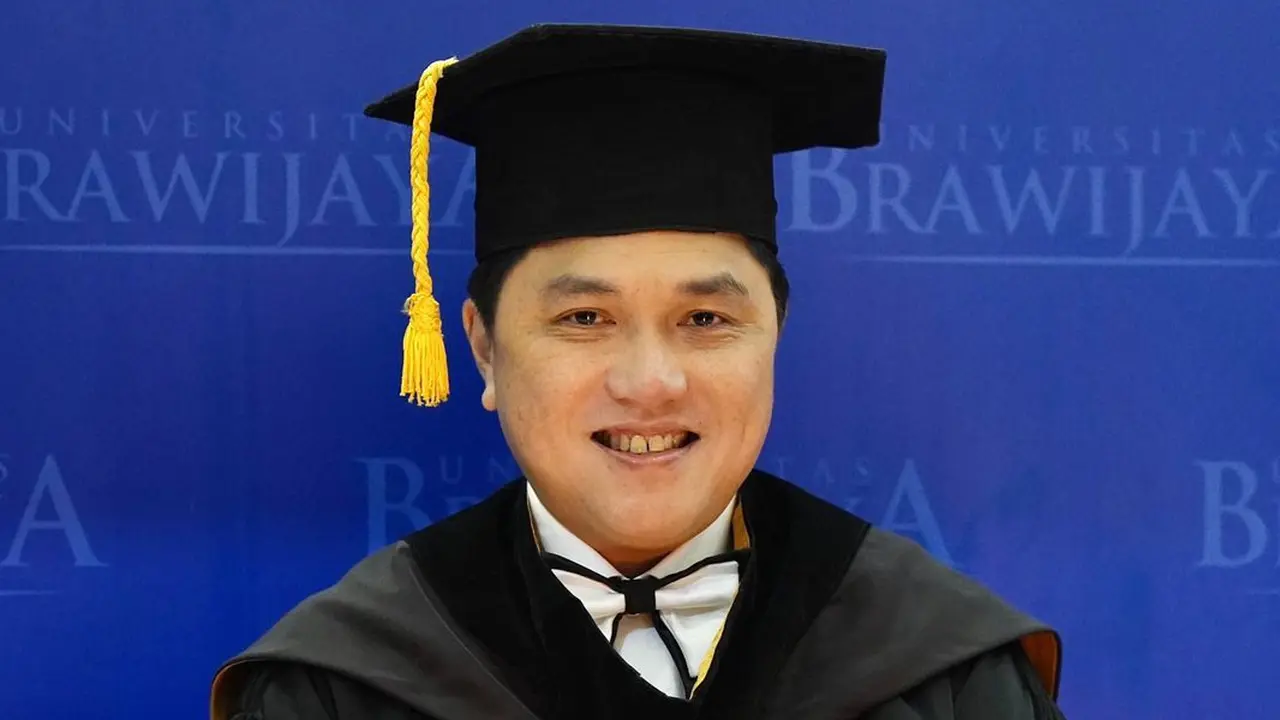 Menteri BUMN Erick Thohir mendapatkan gelar Doktor Kehormatan (Honoris Causa) Bidang Manajemen Strategis dari Universitas Brawijaya.