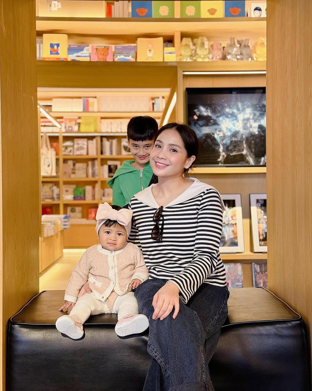Potret Nagita Slavina dengan Tiga Anaknya di Jepang, Sebut Ketiganya Sebagai Hadiah Tuhan