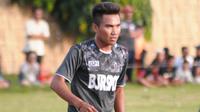 Dimas Galih Gumilang, menyeriusi bisnis rental playstation. (Bola.com/Vincentius Atmaja)