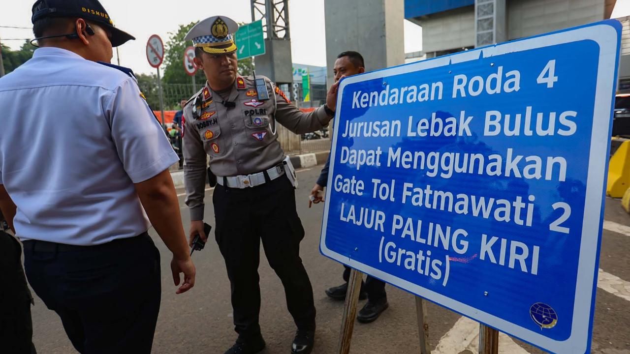 FOTO: Uji Coba Rekayasa Lalin di TB Simatupang, Jalur Gratis Tol Fatmawati Dibuka