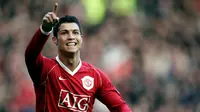 3. Cristiano Ronaldo - Cristiano Ronaldo tercatat menjadi pemain asal Portugal paling bersinar di Manchester United. Cristiano Ronaldo memperkuat Setan Merah pada 2003-2009 dengan torehan 118 gol dari 292 pertandingan.(AFP/Paul Ellis)