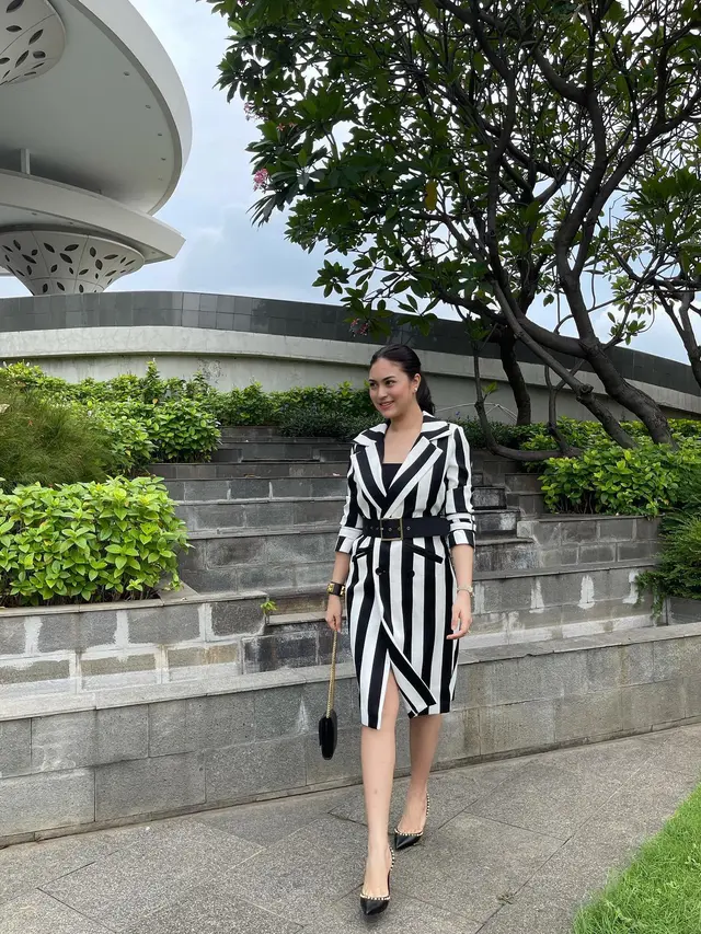 5 Potret Terbaru Marcella Daryanani Usai Melahirkan Ini Tampil Menawan