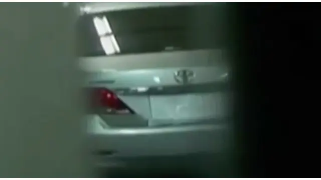 Penyidik KPK menangkap Pejabat MA berinisial AS. Selain itu, KPK juga turut menggelandang 5 orang lainnya ke gedung KPK di Jakarta Selatan. Dalam penangkapan itu, diamankan 2 mobil. Toyota Camry warna perak serta Honda Mobilio warna putih.