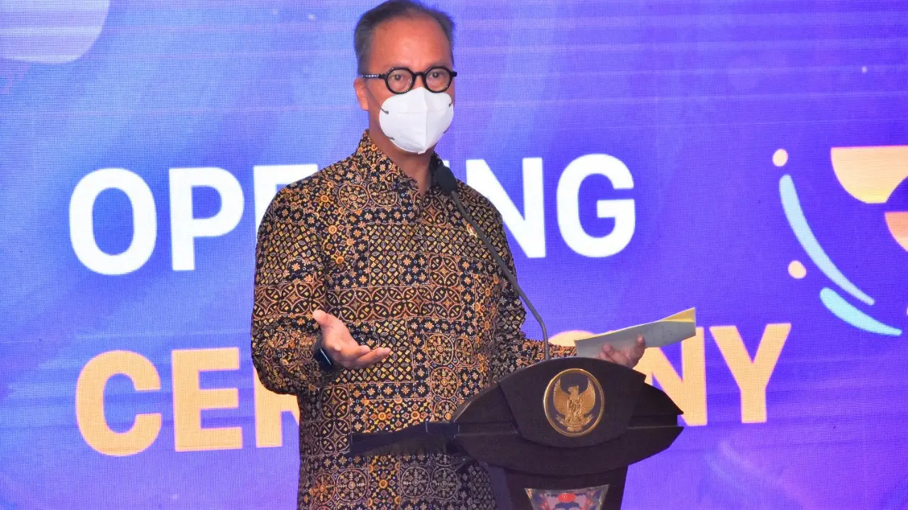 Menteri Perindustrian Agus Gumiwang Kartasasmita