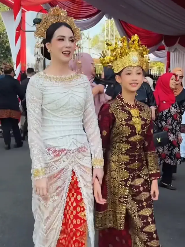 Arumi Bachsin Dibalut Baju Adat saat Penaikan dan Penurunan Bendera di Hari Kemerdekaan RI ke-80. [@arumibachsin_94]