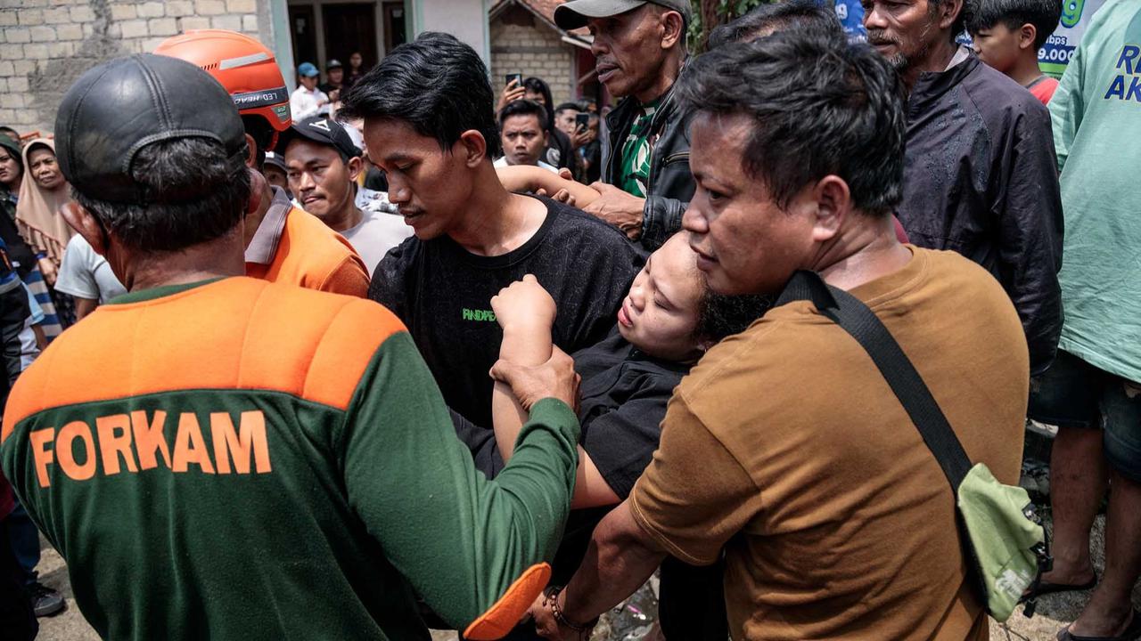 FOTO: Tiga Jemaah Tewas Tertimpa Runtuhan Majelis Taklim di BogorBogor
