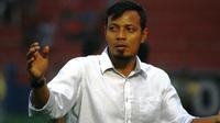Bejo Sugiantoro, ayah dari pemain muda Persebaya, Rachmat Irianto. (Bola.com/Robby Firly)