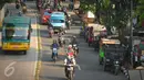 Dinas Kebersihan belum mempunyai tempat penampungan sampah di kawasan Kebon Jeruk, Jakarta, Selasa (8/3/2016). Untuk sementara penampungan sampah yang sedang direnovasi nantinya akan dipindahkan ke kawasan Rawa Belong. (Liputan6.com/Faisal R Syam)
