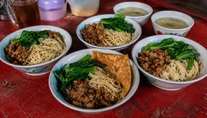 7 Rekomendasi Mie Ayam Sekitar UGM Yogyakarta yang Enak, Murah dan Jadi Favorit Mahasiswa