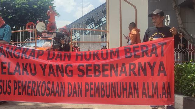 Sumpah Serapah Ayah Korban Saat Dengar Pembunuh Anaknya Batal Dihukum Mati