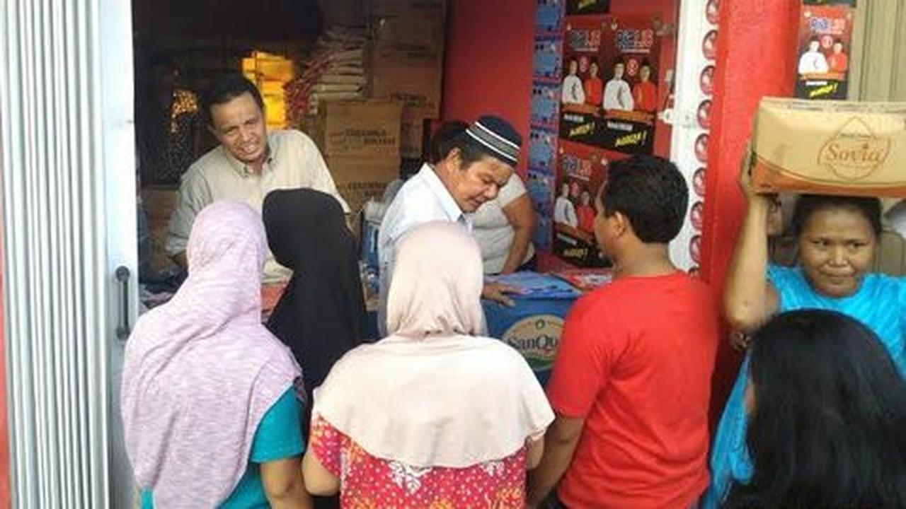 Ria Saptarika jual sembako murah buat warga Batam