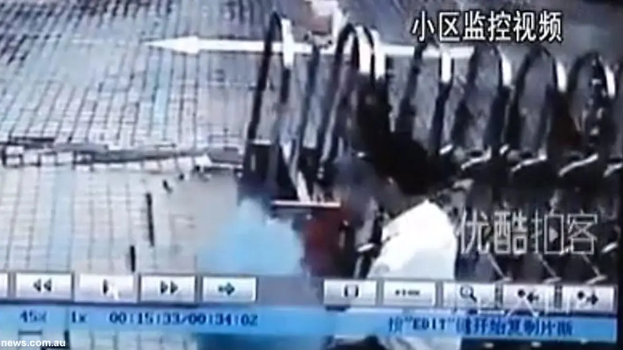 sinkhole130328b.jpg