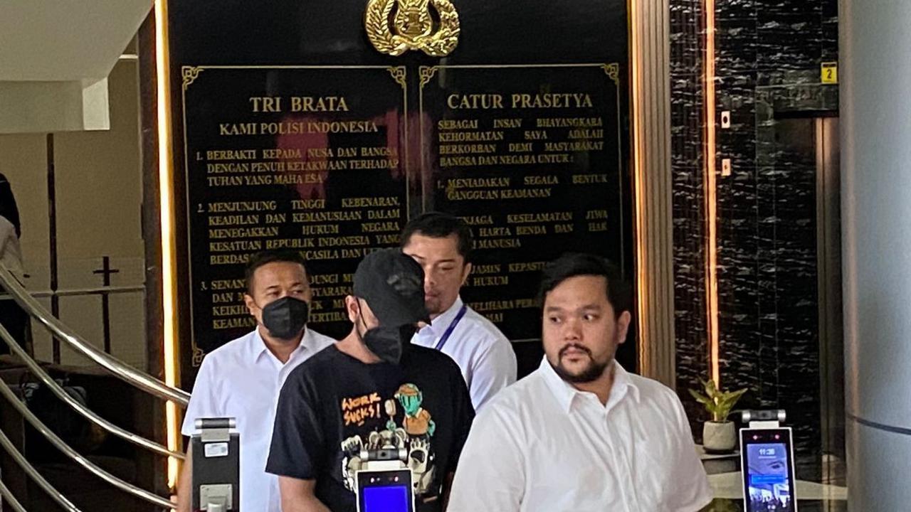 Polisi menetapkan artis Rio Reifan sebagai tersangka kasus penyalahgunaan narkotika.<br>